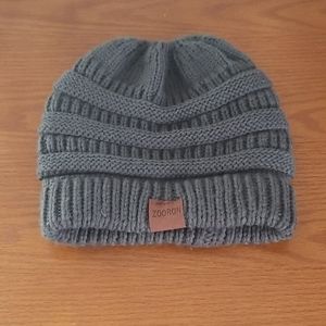 Zooron ponytail beanie